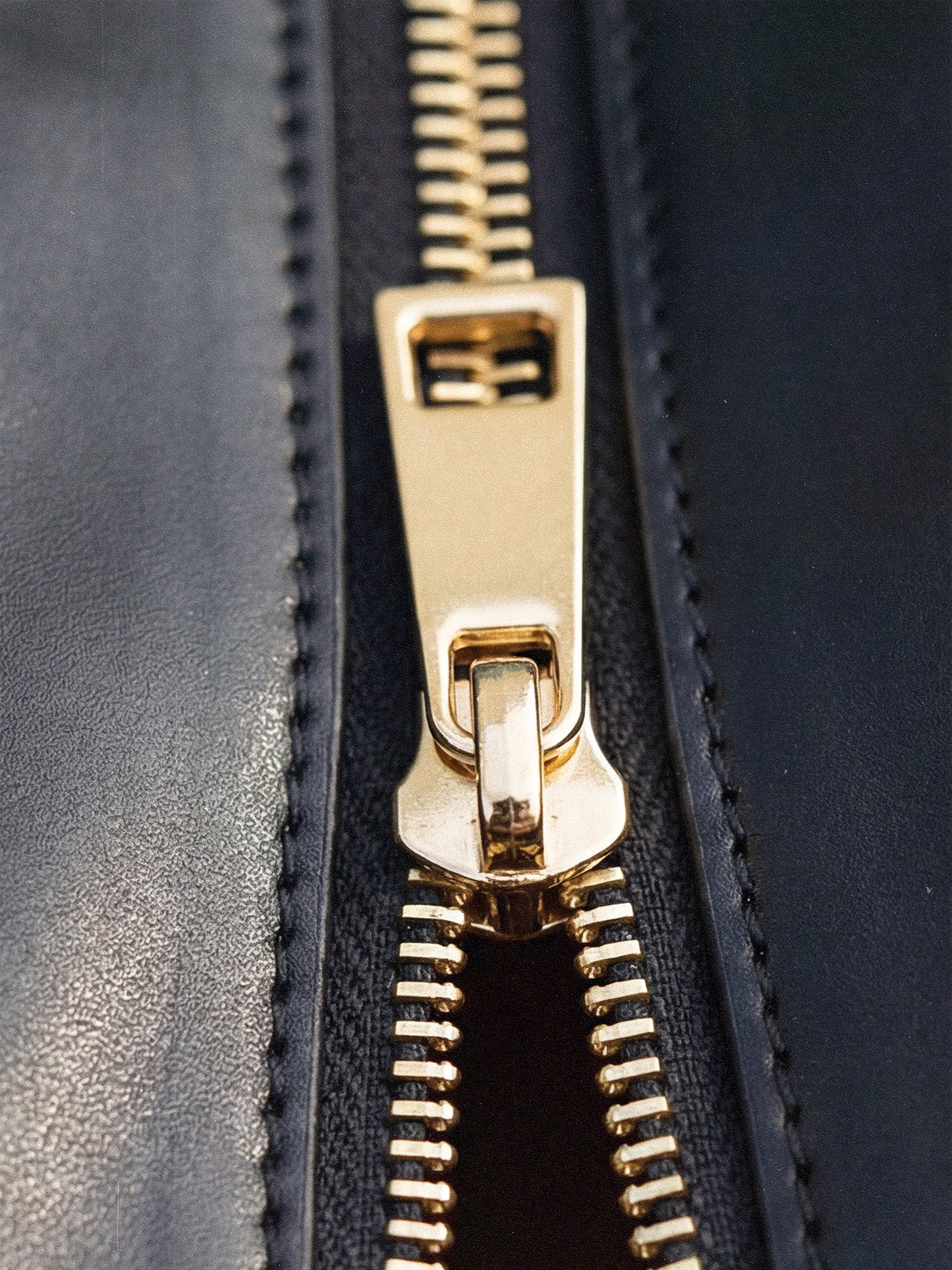 Chicaki "Fahari" Monochrome Leather Handbag